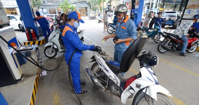 Giá xăng giảm xuống mức kỷ lục từ ngày 21/12