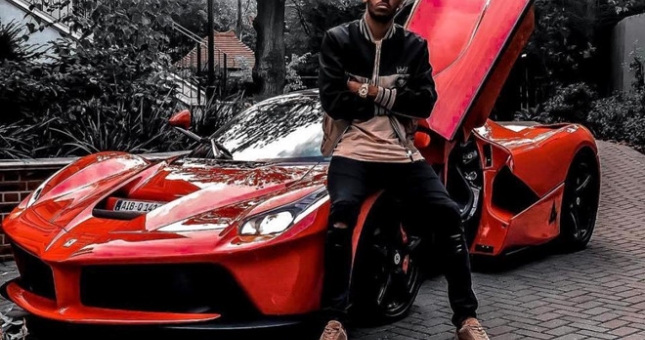 Những siêu xe đắt đỏ của các ngôi sao bóng đá