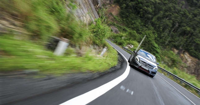 Nên làm gì khi ô tô bị mất phanh?