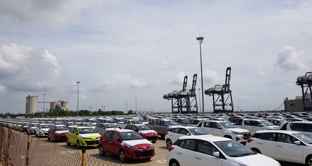 Đại lý xả hàng tồn, nhiều xe ô tô giảm giá cực sốc