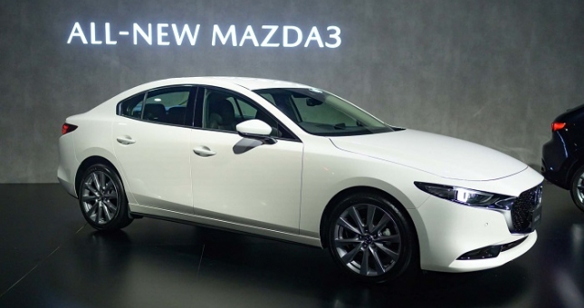 Giá Mazda 3 giảm sốc đến 60 triệu, Honda Civic bị 'bỏ rơi'