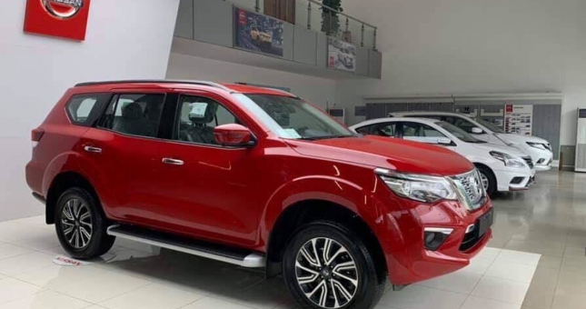 Ô tô giảm giá 'khủng', khách hàng cần 'tỉnh táo' khi mua 