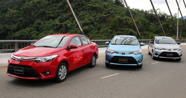 Giá xe ô tô tháng 6 dự báo tăng, có xe bán kiểu 'bia kèm lạc'