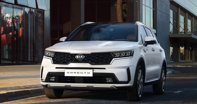 Giá xe Kia Sorento giảm sốc, đại lý ưu đãi tới 100 triệu tiền mặt