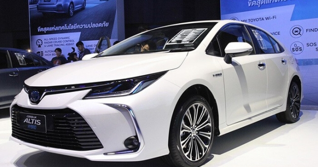 Giá lăn bánh Toyota Corolla Altis sau khi giảm 50% phí trước bạ