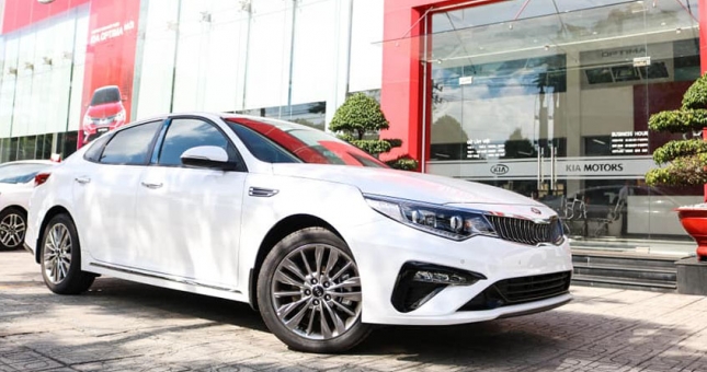 Giá xe Kia Optima khi giảm 50% phí trước bạ chỉ còn từ 858,7 triệu
