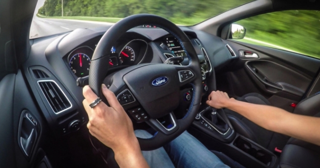 5 thói quen tai hại của tài xế khiến ô tô 'ăn xăng' vô tội vạ