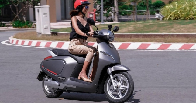 5 thói quen đi xe tay ga của chị em khiến xe nhanh 'tã' nhất