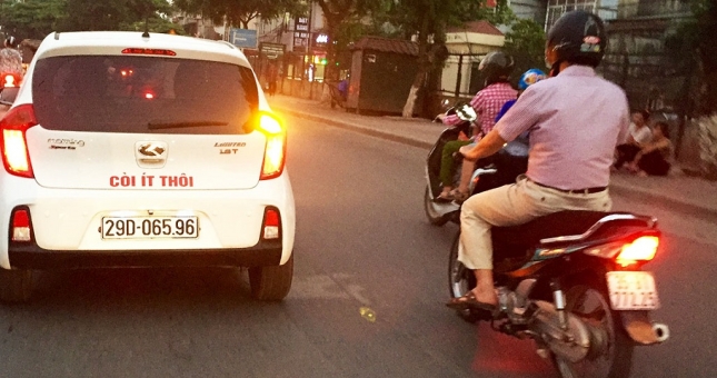 Những kiểu lái xe ô tô dễ bị ăn chửi vì 'chướng tai gai mắt'