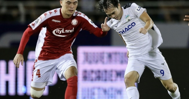 Văn Toàn: 'Em hy vọng HAGL nhìn lên khán đài mà đá'