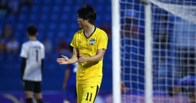 HAGL hòa kịch tính Nam Định trong ngày đầu Kiatisak dẫn dắt