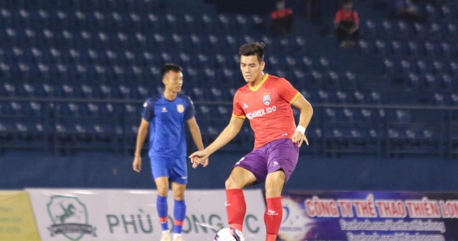 Bình Dương hòa Khánh Hòa trong ngày Tiến Linh ngồi ngoài