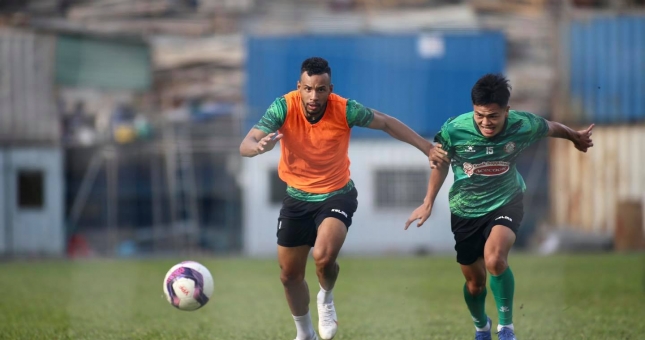 Hà Đức Chinh tỏa sáng, TP. Hồ Chí Minh ôm hận ngày ra quân