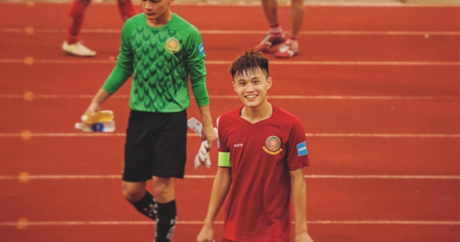 Cựu tuyển thủ U19 VN phản ứng bất ngờ khi trọng tài nữ cầm cờ ở hạng Nhất