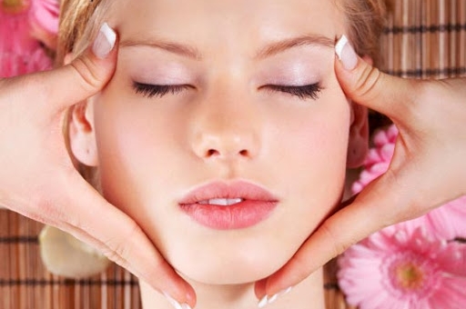 Đánh tan bọng mắt cực dễ với 3 tư thế yoga sau đây