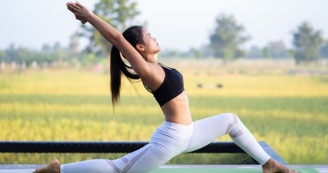 7 bài tập yoga đơn giản giúp bắp tay thon gọn nhanh chóng