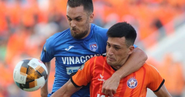 Hàng thủ Than Quảng Ninh 'mong manh' trước vòng bán kết