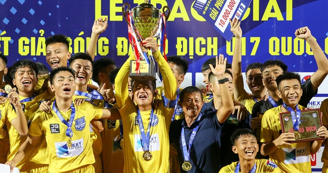 Cầu thủ vô địch Giải U17 QG bất ngờ giải nghệ ở ... tuổi 17
