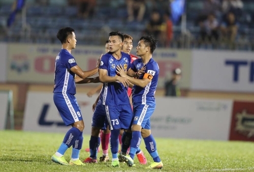 Cựu vương V.League gặp khó trong cuộc đua trụ hạng