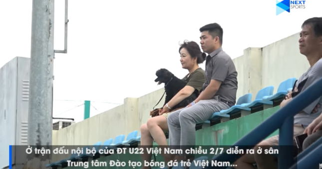 VIDEO: Vợ HLV Park Hang Seo xem U22 Việt Nam đá nội bộ hồi tháng 7