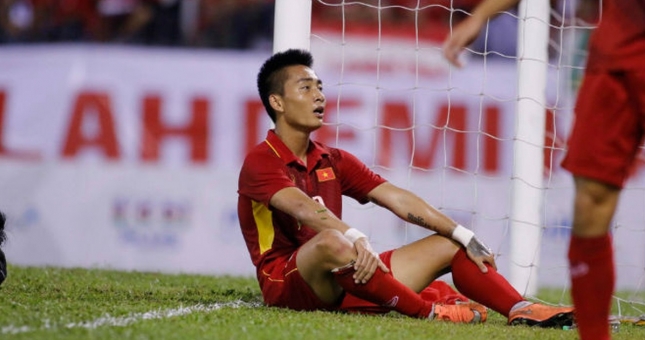 Em họ Văn Quyến: 'Nếu không đá bóng được thì nghỉ đi'