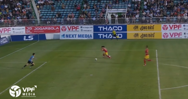 VIDEO: Sao U22 Việt Nam khiến Văn Toàn đứt hơi trong cuộc đua tốc độ