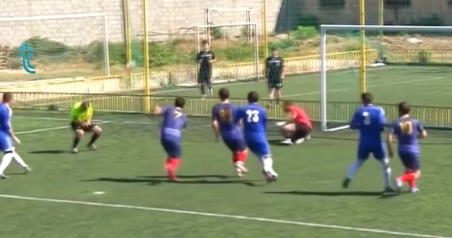 VIDEO: Những khoảnh khắc siêu hài hước của trọng tài