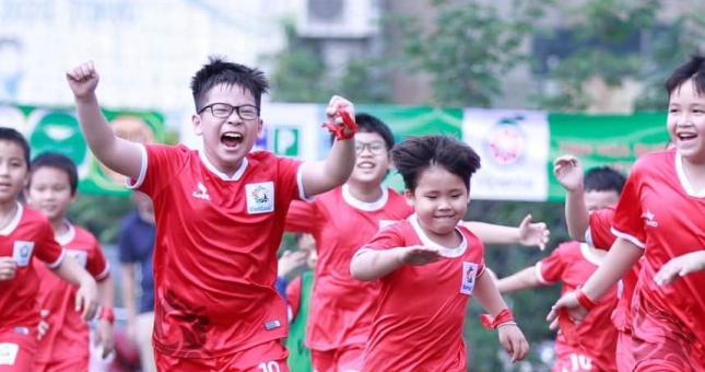 VIDEO: Bàn thắng 'đỉnh của chóp' của cầu thủ nhí Hà Nội