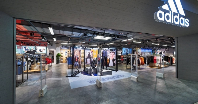 adidas Saigon Centre trở lại với quy mô 2 tầng lớn nhất Việt Nam