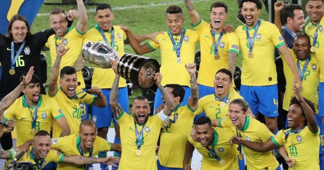 Brazil vs Colombia: Nhà vua thị uy