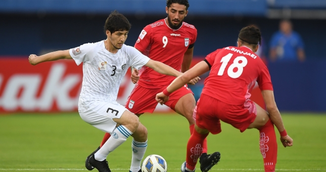 Iran giành chiến thắng sít sao trong thế trận đôi công