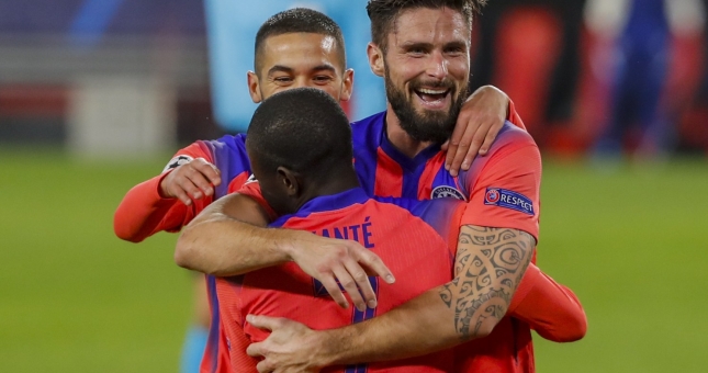 Chelsea thắng đậm trên sân khách với cú poker của Giroud