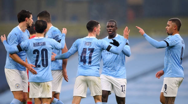 Man City thẳng tiến vào vòng trong với chiến thắng dễ dàng