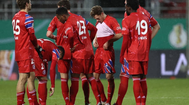 Bayern Munich bất ngờ thất thủ trước đội bóng hạng hai