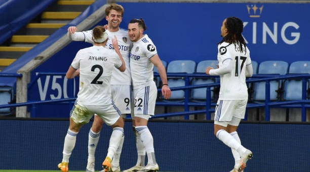 Cựu sao Chelsea tỏa sáng, Leeds United dễ dàng đè bẹp Leicester City