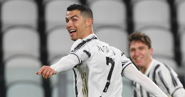 Bỏ xa Messi, Ronaldo đạt cột mốc chưa từng có trong lịch sử