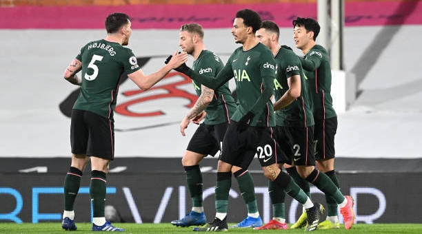 Tottenham giành chiến thắng kịch tính trước đội bóng nhóm cuối bảng