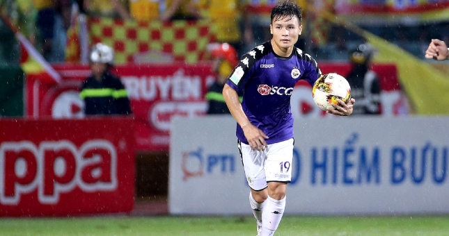 Quang Hải chơi mờ nhạt, Hà Nội giành điểm khó nhọc trước Khánh Hòa