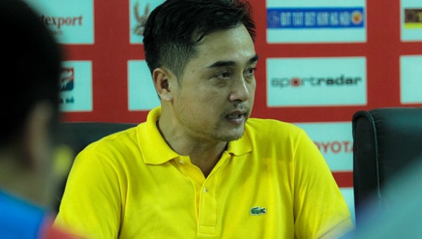 HLV Đức Thắng: Tiếng còi méo mó của trọng tài đã giết chết trận đấu