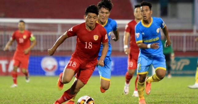 Quốc Chí tỏa sáng, Sanna Khánh Hóa giữ vững ngôi nhì bảng