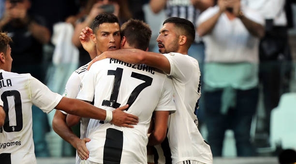 Ronaldo hóa 'chân kiến tạo', Juventus đả bại Napoli đầy kịch tính