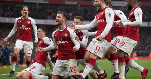 Mkhitaryan tỏa sáng, Arsenal thoát thua trên sân nhà