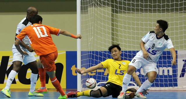 NÓNG: Cầu thủ Việt Nam lọt top đề cử 10 thủ môn hay nhất thế giới