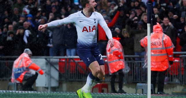 Eriksen tỏa sáng, Tottenham nhẹ nhàng hạ Burnley