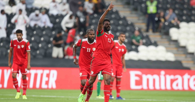 Oman giật vé vào vòng 1/8 bằng bàn thắng ở phút bù giờ