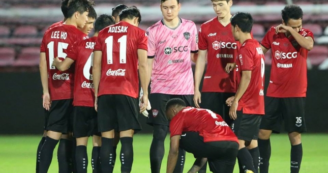 Văn Lâm mắc sai lầm ngớ ngẩn trong ngày ra mắt Muangthong