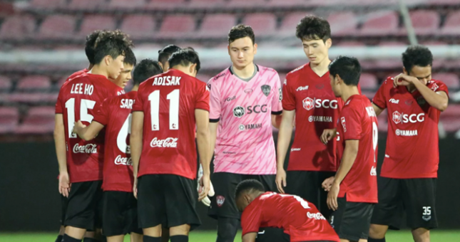 Muangthong thất bại cay đắng trong ngày Văn Lâm ra mắt