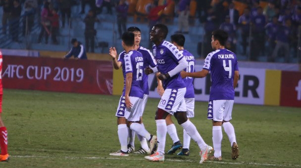 Samson tỏa sáng, Hà Nội 'chết hụt' trên sân Quảng Nam