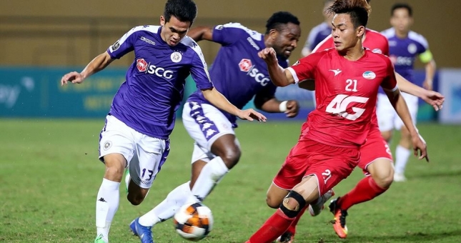 Chật vật trước chủ nhà, Hà Nội rời Singapore với 1 điểm quý giá