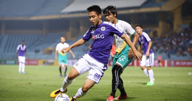 Văn Quyết hỏng penalty, Hà Nội thất bại trước đội bóng bét bảng